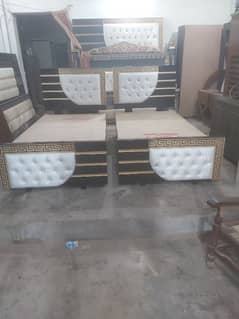 Harkishan ka furniture maujood hai