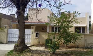 SINGLE STOREY HOUSE IS AVAILABLE FOR RENT IN I-8 ISLAMABAD