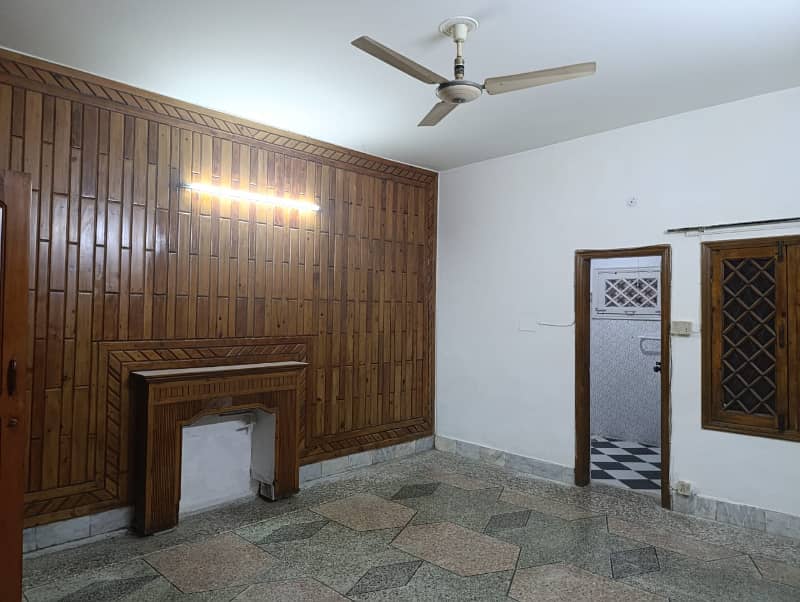 SINGLE STOREY HOUSE IS AVAILABLE FOR RENT IN I-8 ISLAMABAD 11