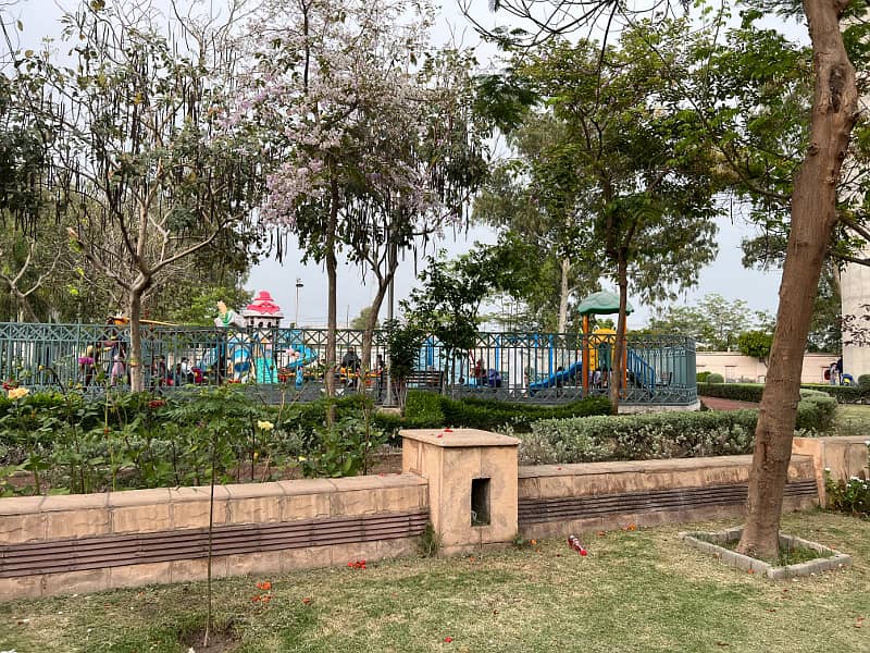 8 Marla Residential Facing Park Plot For Sale In  Dream Gardens  Phase 1 Block B 4