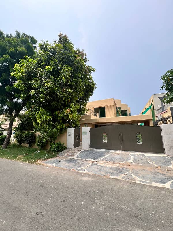 Prime Location 1 Kanal Modern House Available For Rent in DHA Phase 4 15