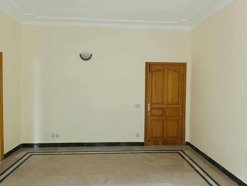 Prime Location 1 Kanal Modern House Available For Rent in DHA Phase 4 18