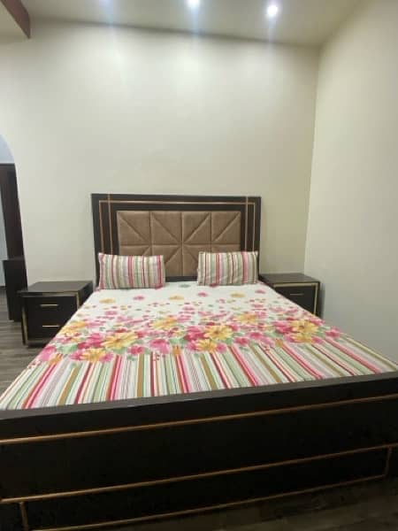 premium wood bed and dressing 0