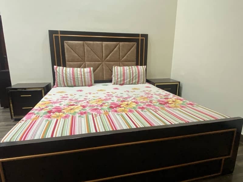 premium wood bed and dressing 1