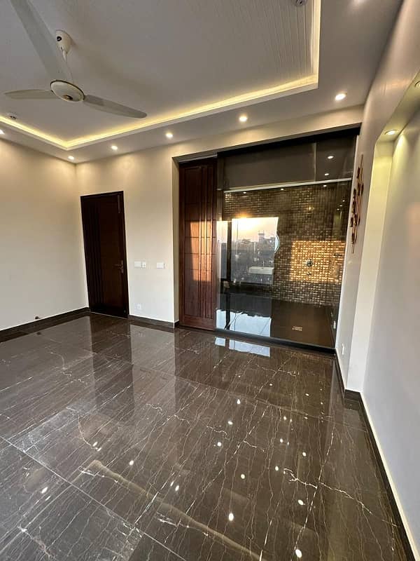 Exceptional Comfort Beautiful 10 Marla House For Rent In DHA Phase 5 4