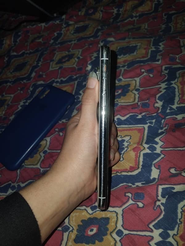 iphone xs 256gb pta approved 4