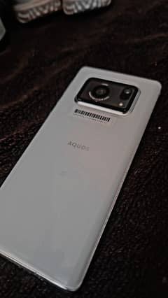 aquos R6