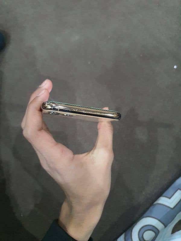 iphone 11 pro max urgent sale 3