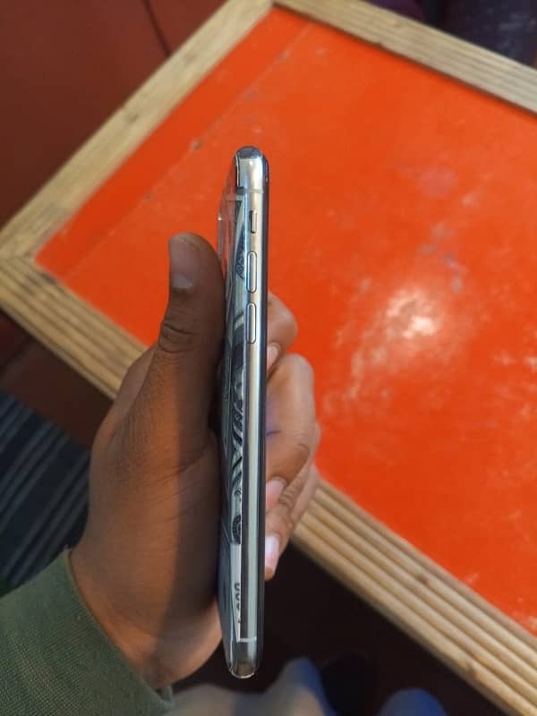 iPhone X pta prof 10/9 condition 5