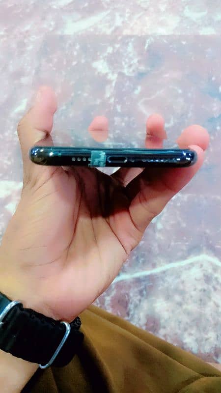 I phone 11 pro max all ok 10 by 10 condition. 1