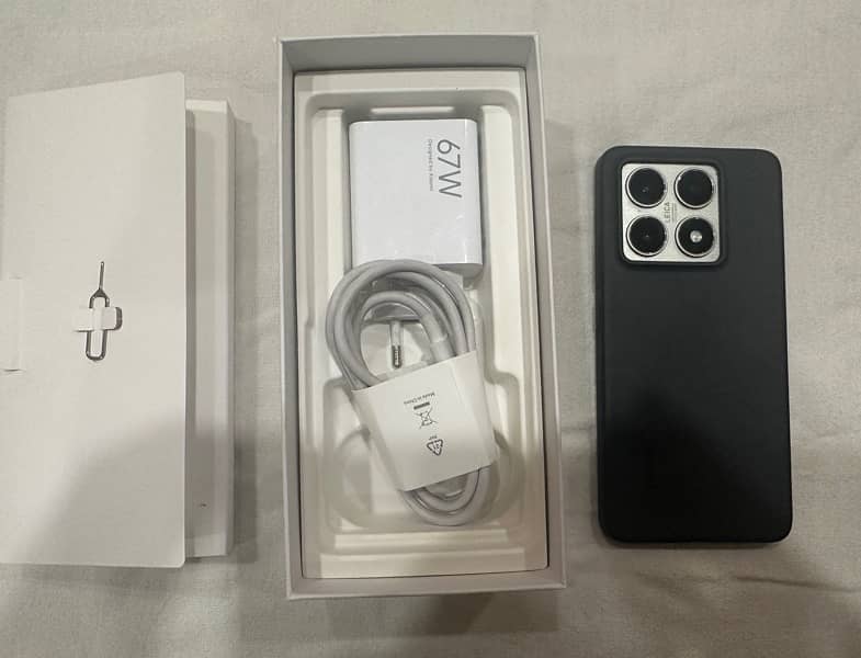 Xiaomi 14t 512 GB memory 12GB RAM in new condition 3