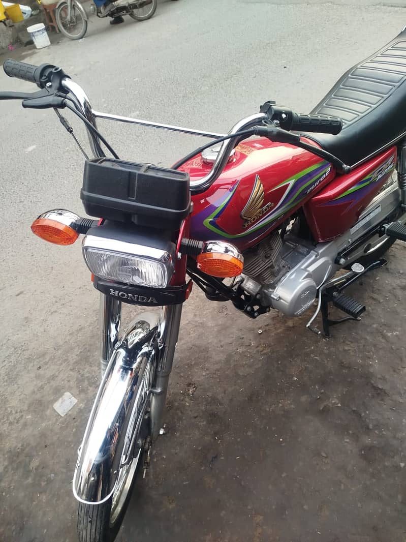 Very cheap price Honda CG 125Lush condition urgently sale please conta 4