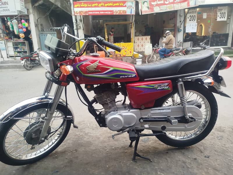 Very cheap price Honda CG 125Lush condition urgently sale please conta 5