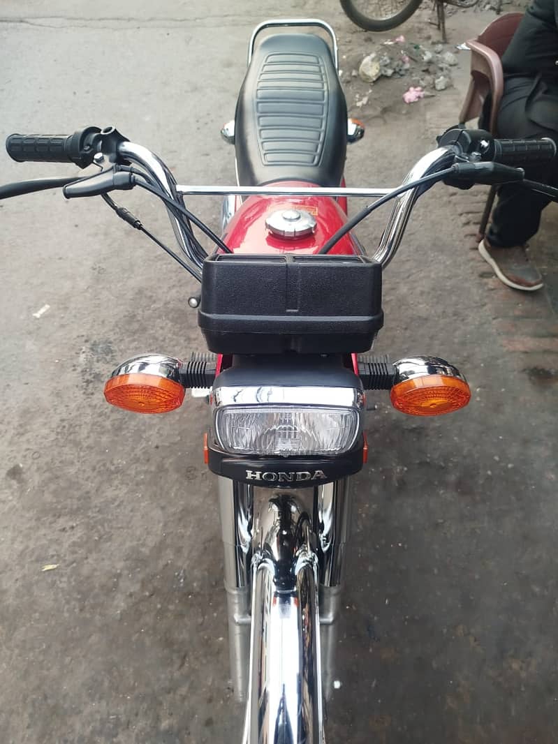 Very cheap price Honda CG 125Lush condition urgently sale please conta 7