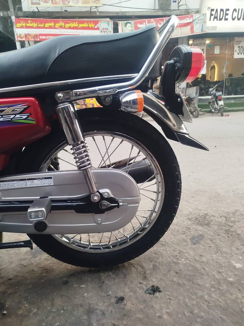 Very cheap price Honda CG 125Lush condition urgently sale please conta 11