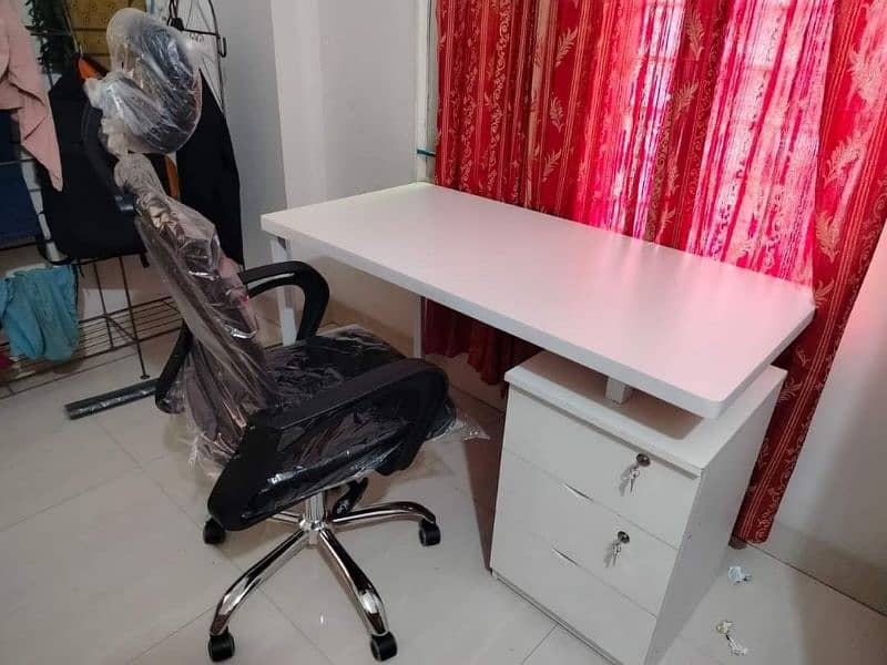Brand New Modern Computer / Laptop Tables on Factory Rates 0