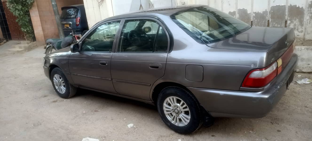 Toyota Corolla XE 2001 8