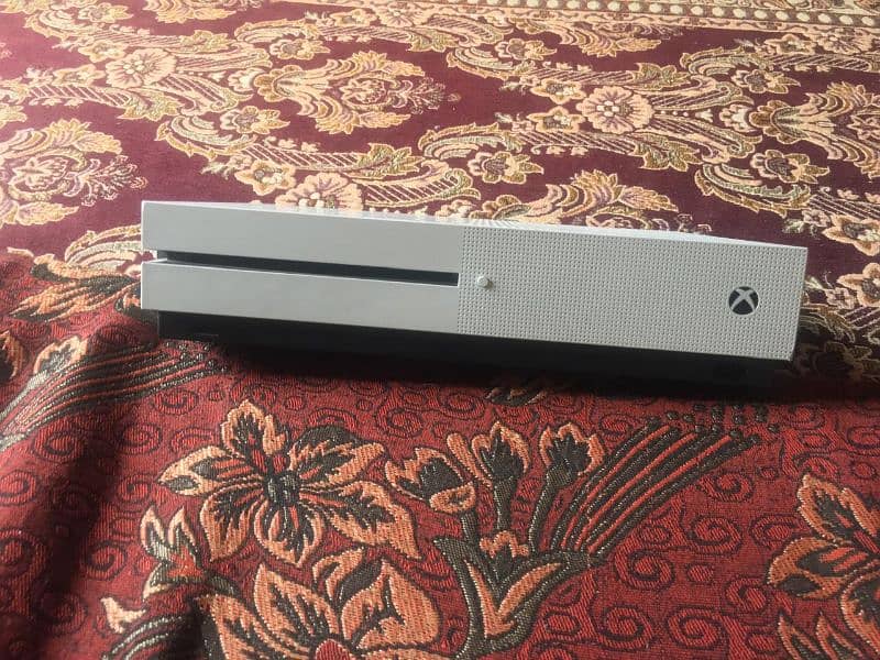 Xbox One S 1Tb 4