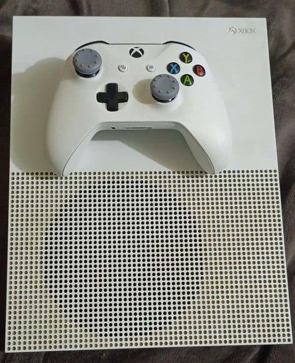 Xbox One S 1Tb 7