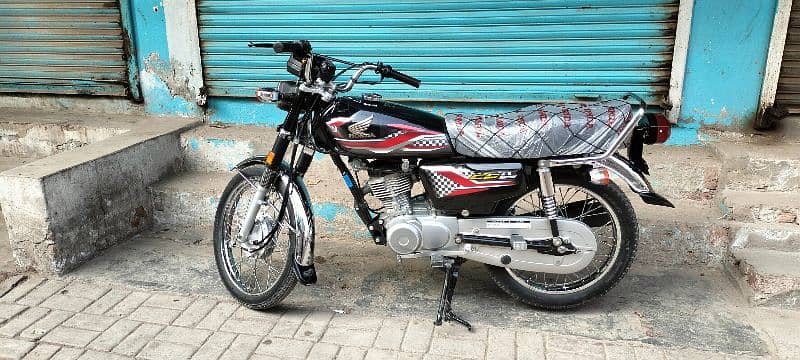 Honda CG 125 |  Model 2024 | Black Colour 2