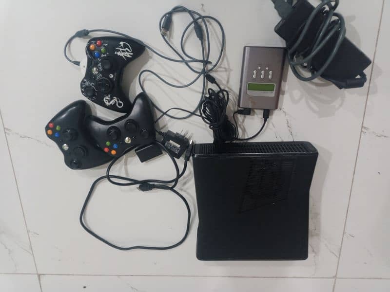 xbox360 without box 256 gb 3 controller and headphone connector 0