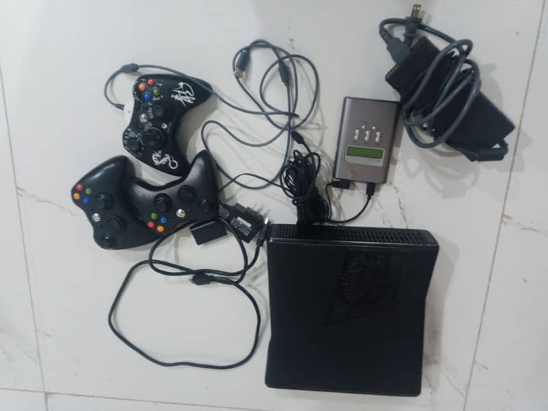 xbox360 without box 256 gb 3 controller and headphone connector 1