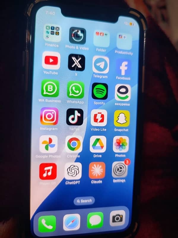 iPhone XS. 64gb. esim working 8