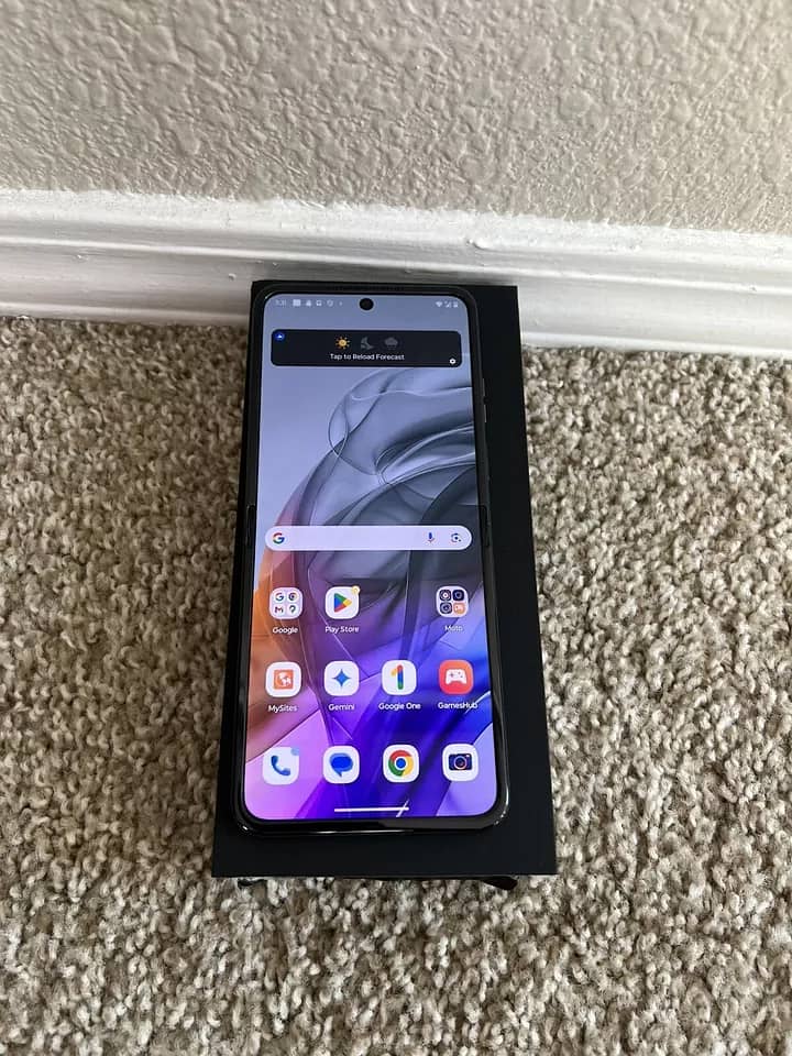 Motorola Razr 5G 256GB  Gray XT24533 5