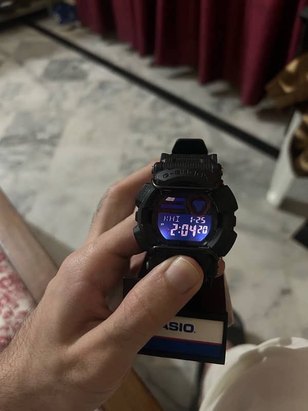 new gd400 g shock not used once in good new condition 1