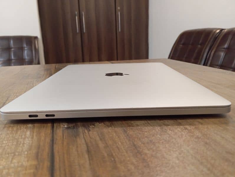 MacBook pro 10/10 with Ultra fast charger 7