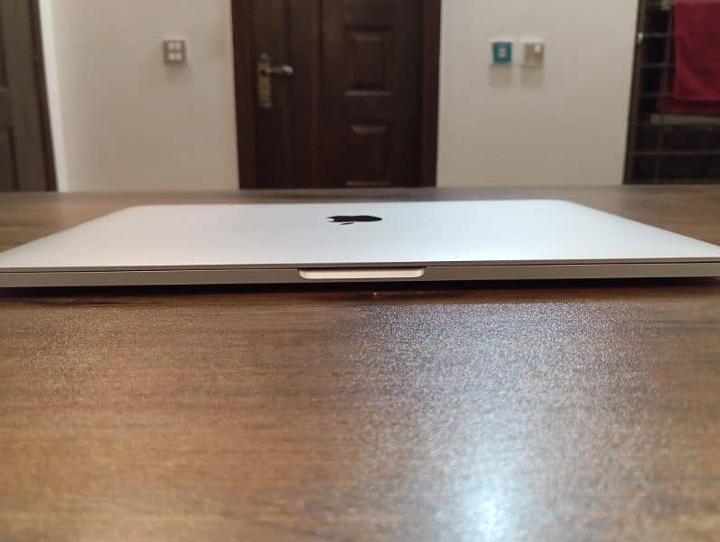 MacBook pro 10/10 with Ultra fast charger 10