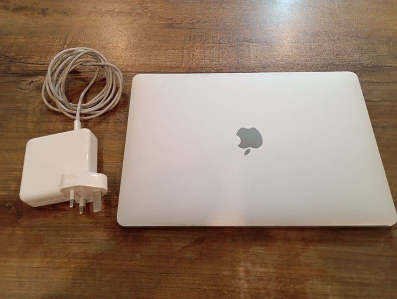 MacBook pro 10/10 with Ultra fast charger 12