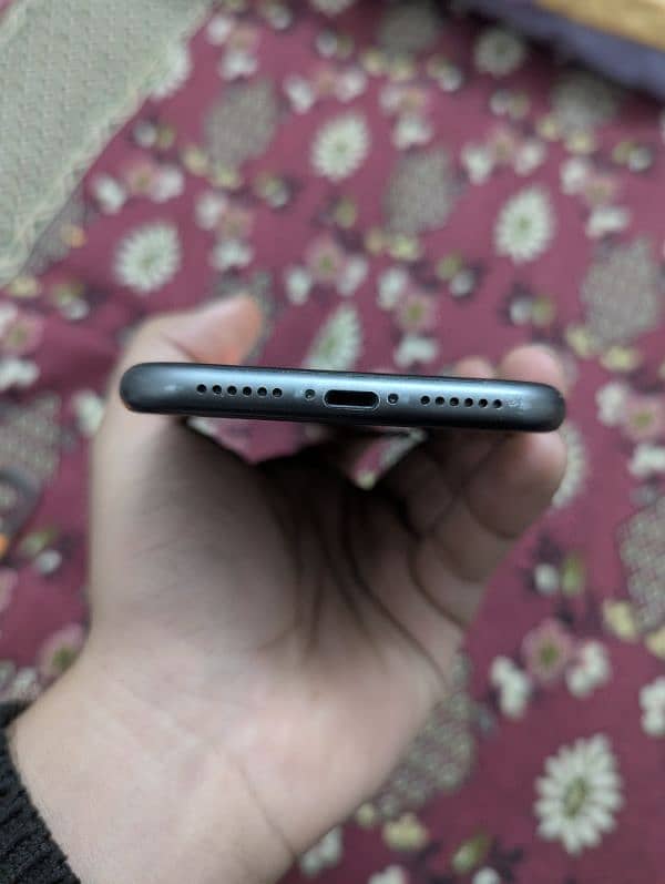 iPhone 11 Factory Unlocked Non PTA 4