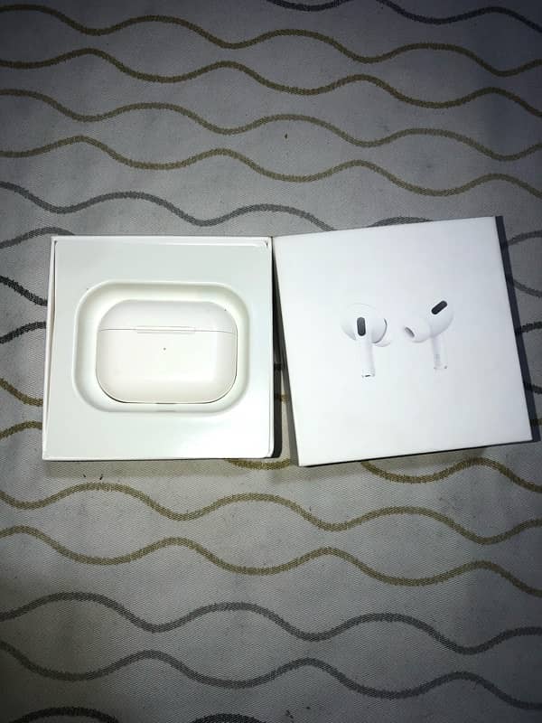 AirPods new condition urgent sale 3