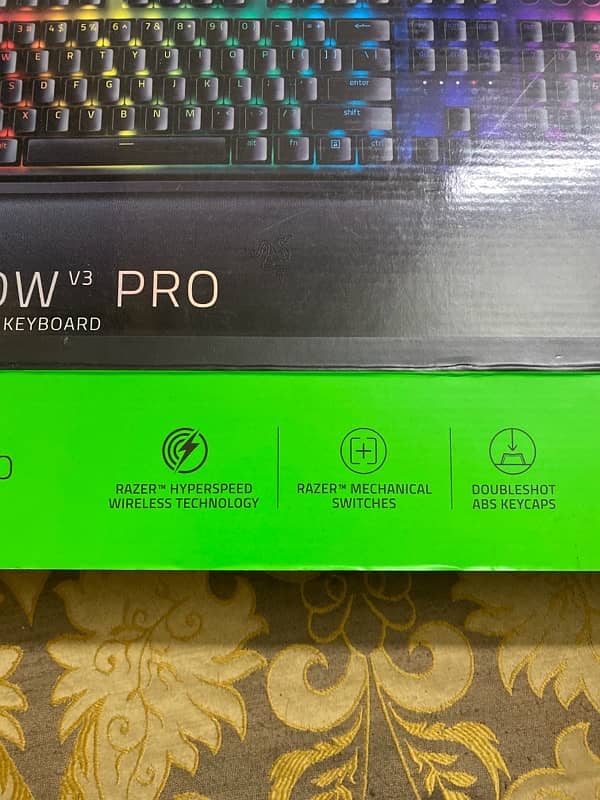 RAZER BLACKWIDOW V4 PRO 1