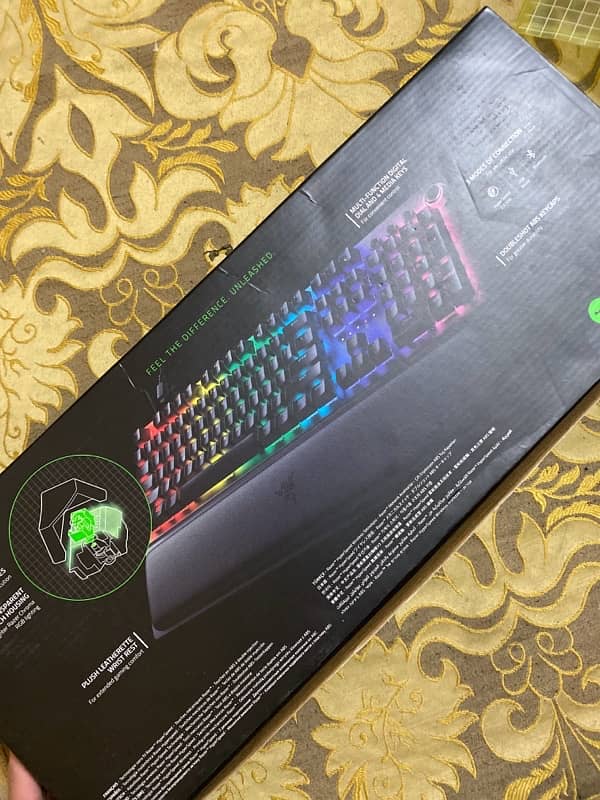 RAZER BLACKWIDOW V4 PRO 3