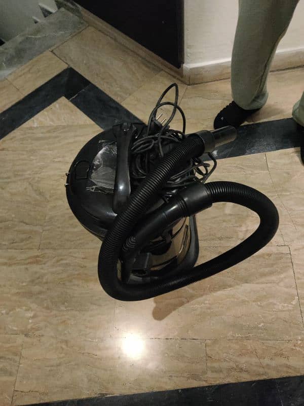 deluxe vacuum cleaner 0