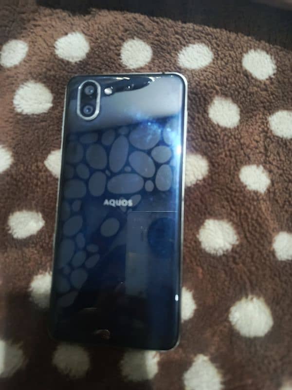 Aquos r3/  128gb 10/10 need urgent money 3