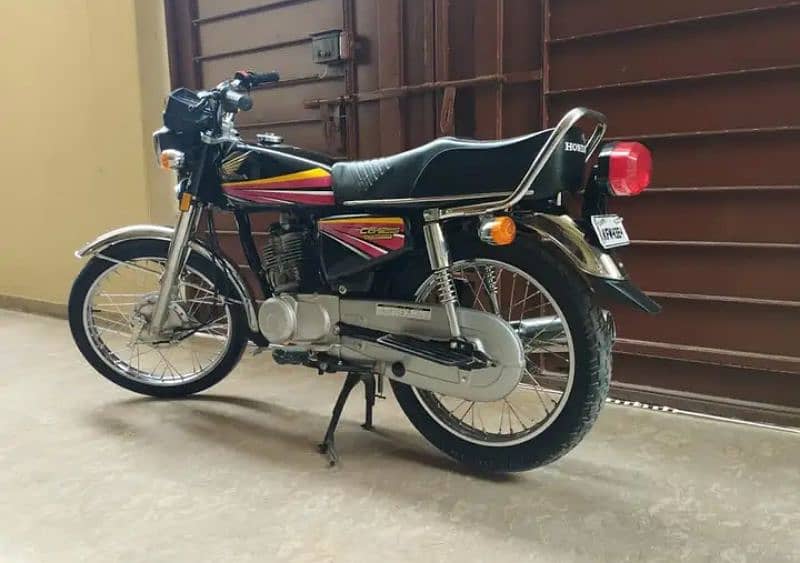 Honda 125 CG 2011 model for urgent sale 1