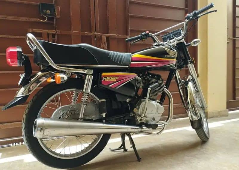 Honda 125 CG 2011 model for urgent sale 2