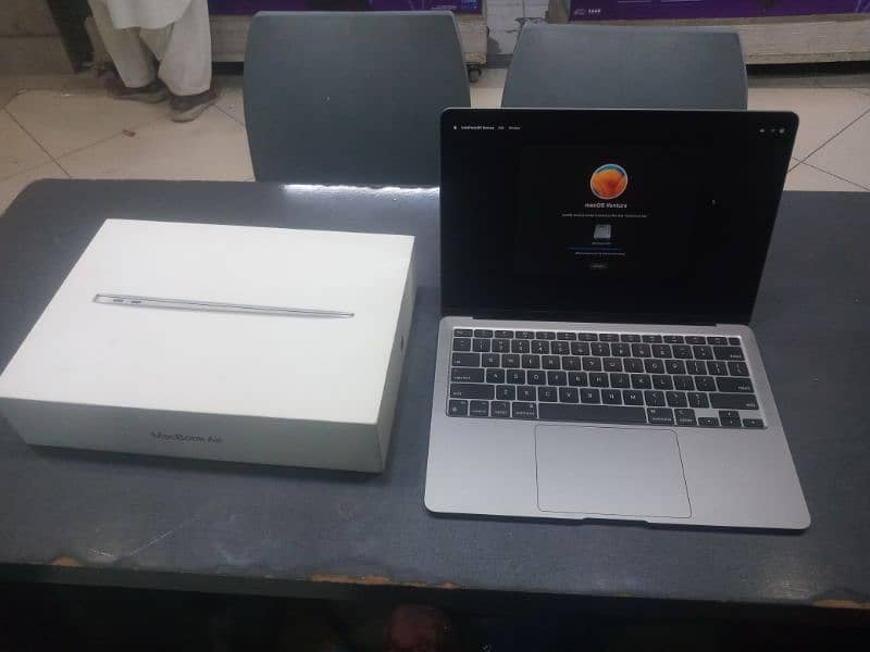 Macbook m1 Air  open box good condition 0