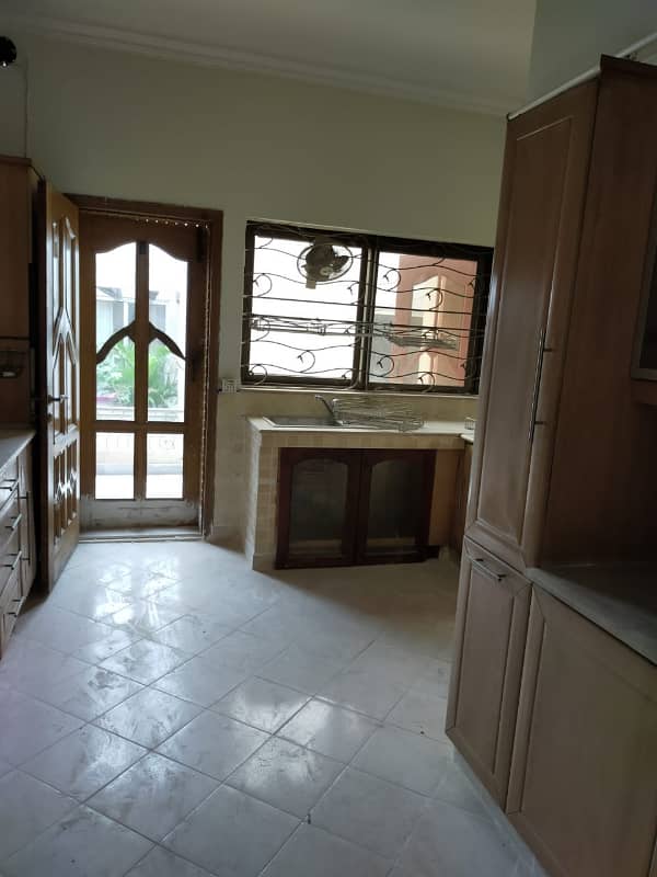 AJ Chohan Estate presents a beautiful Upper Portion 1 Kanal House for Rent! 2