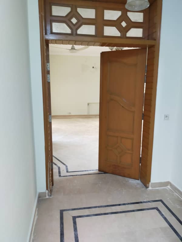 AJ Chohan Estate presents a beautiful Upper Portion 1 Kanal House for Rent! 3