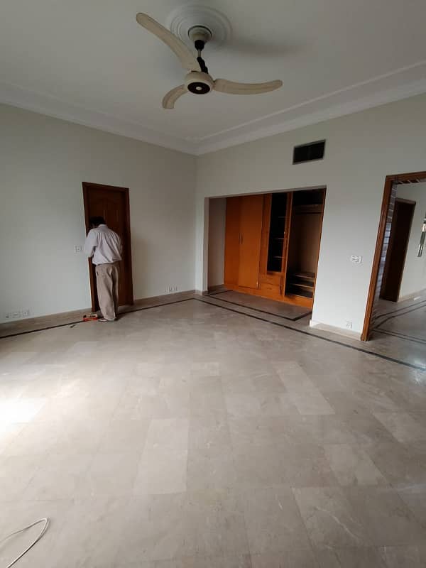 AJ Chohan Estate presents a beautiful Upper Portion 1 Kanal House for Rent! 8