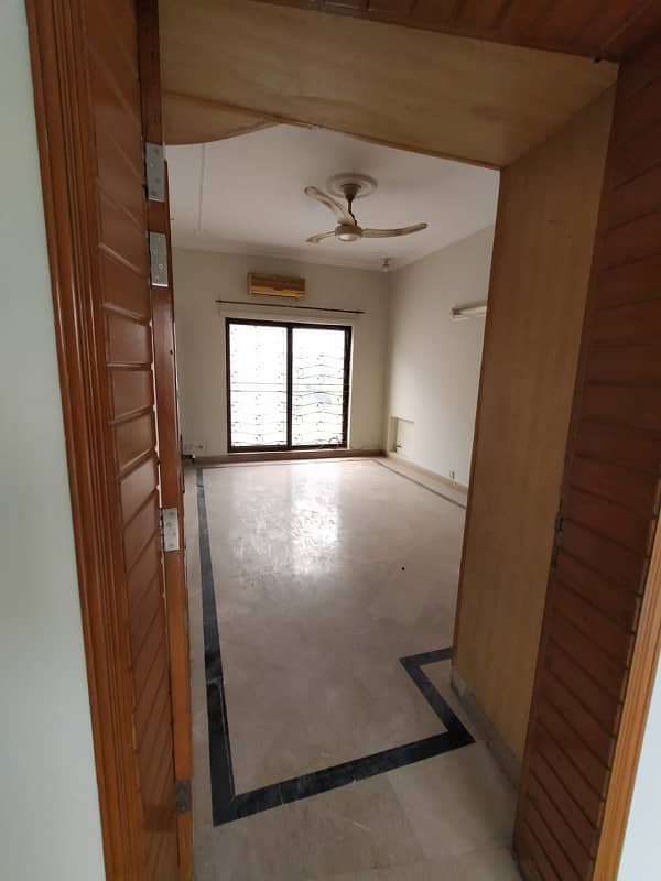 AJ Chohan Estate presents a beautiful Upper Portion 1 Kanal House for Rent! 9