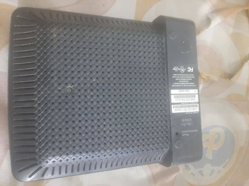 E1200 linksys router ( Good condition) 1