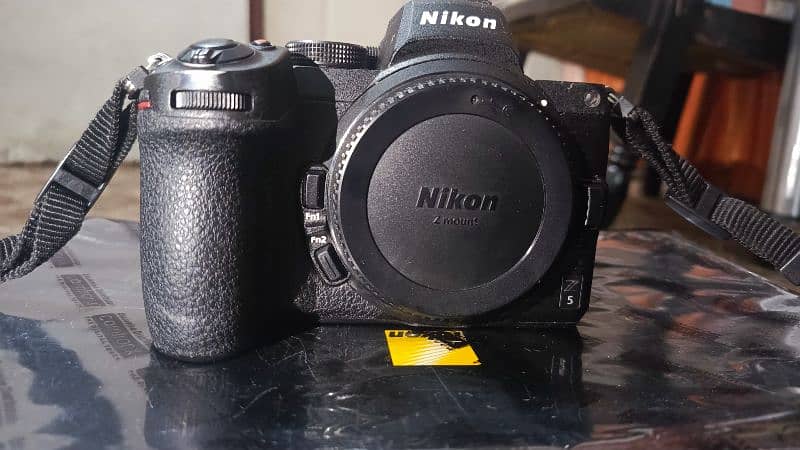 Selling my nikon z5 condition 10/10 6