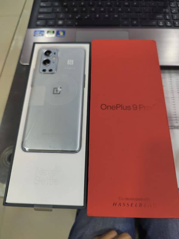 OnePlus 9 Pro (Unlocked, Morning Mist) almost new 4