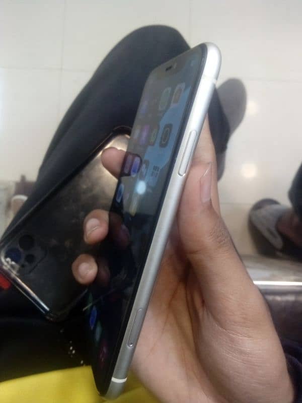 iphone 11 128gb non pta scom working 4