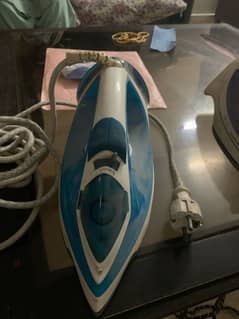 PLIPS STEAM IRON